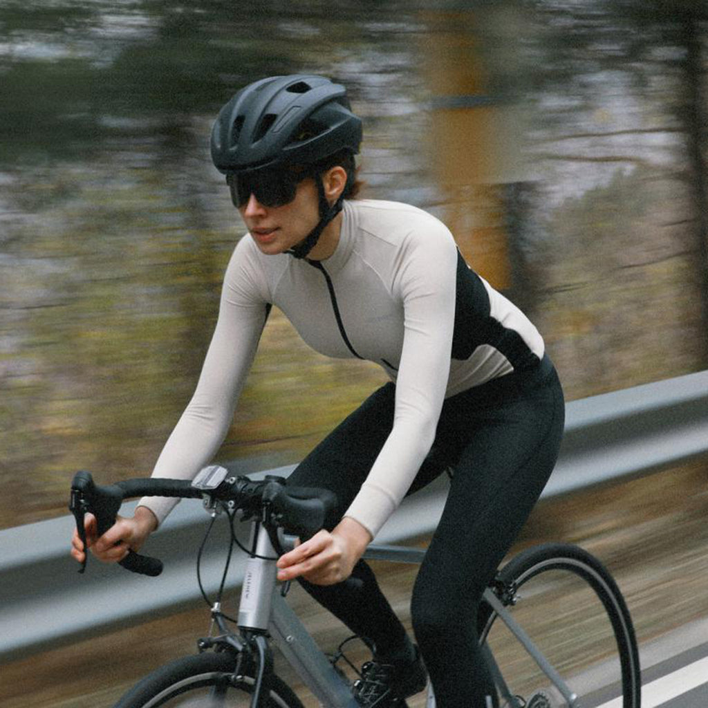 How to Dress for Winter Cycling: Jelenew’s new Momentum Brushed Thermal Bib Tights to Keep You Warm and Dry