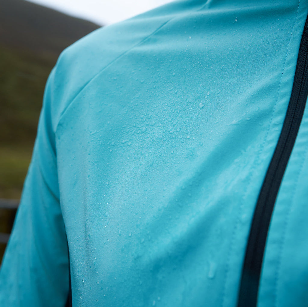 3L Core Rain Jacket in blue with water droplets, windproof and splash-resistant cycling jacket for winter and rainy rides